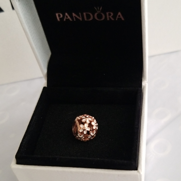 PANDORA Rose Darling Daisy Meadow Charm - Picture 5 of 5